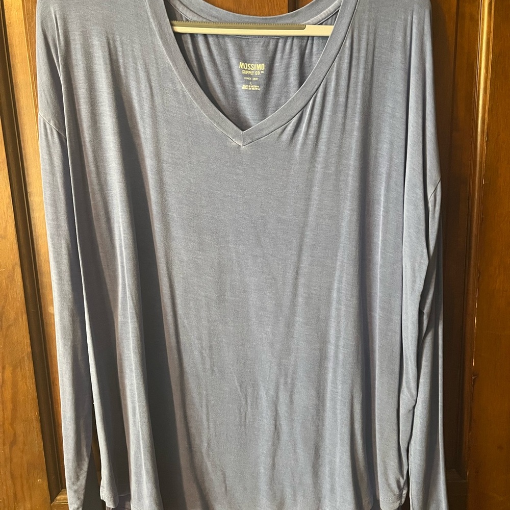 Mossimo Supply Co. Women's Blue Long Sleeve V-Neck Tee